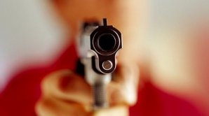 JAF ARMAT într-un magazin de bijuterii. Un om a murit, iar şase au fost răniţi printre care şi o gravidă