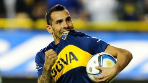 Nebunie totală în China! Sute de suporteri l-au întâmpinat la aeroport pe Carlos Tevez