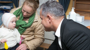 Campania "Familii Ocrotite": Mii de femei şi copii, ajutaţi de fundaţia "Edelweiss"