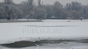 Râurile şi lacurile din ţară, ÎNGHEŢATE. Oamenii, AVERTIZAŢI să nu se aventureze pe gheaţă