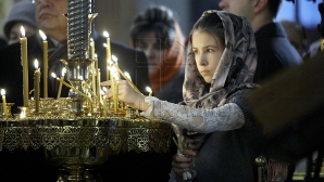 Astăzi s-a Născut Hristos! În lăcaşurile sfinte din ţară au avut loc liturghia de Crăciun