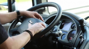 ACCIDENT GRAV: Un camion a intrat într-o mulţime de pietoni. Şoferul era beat criţă