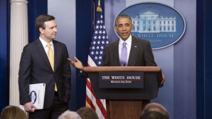 Obama i-a făcut o surpriză purtătorului său de cuvânt în faţa a zeci de jurnalişti