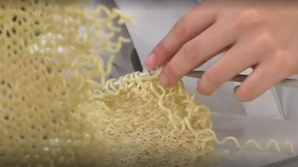 A transformat tăiețeii în artă. Povestea tinerei care are acest hobby de trei ani