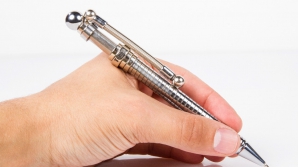 A fost inventat pixul destinat persoanelor care nu se pot linişti atunci când se află în şedinţe