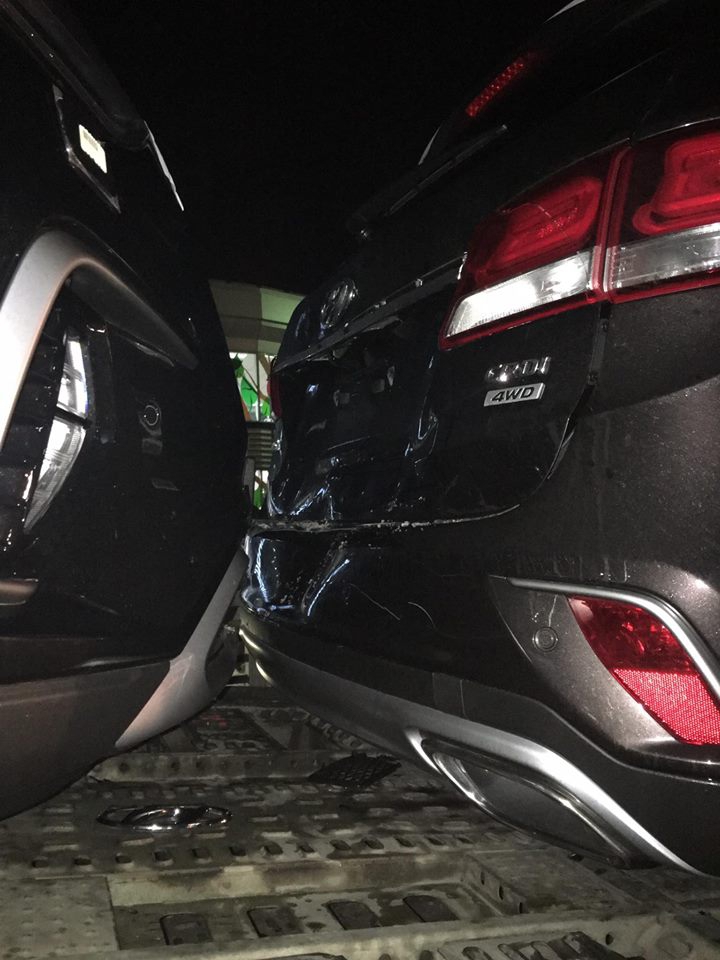 Mai multe maşini de firmă care veneau la reprezentanţă, FĂCUTE PRAF de un taximetrist (FOTO)