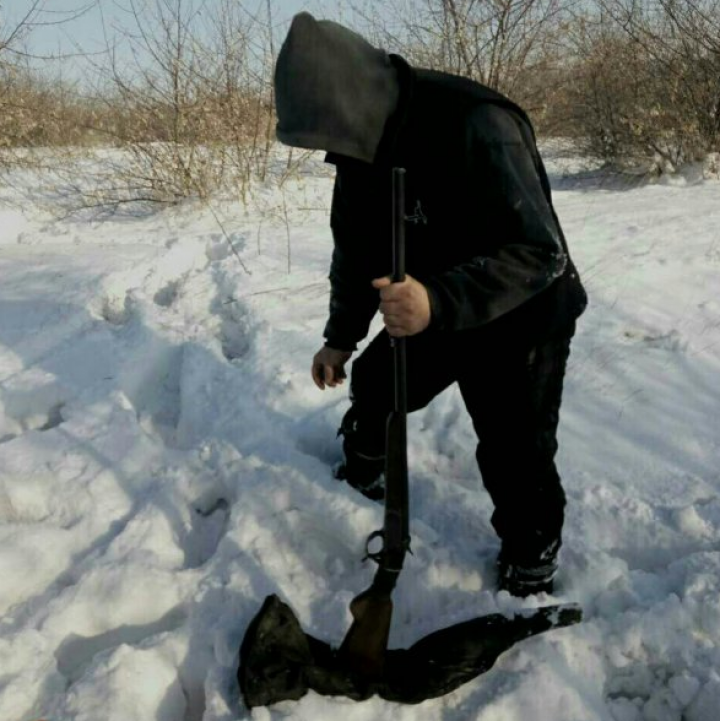 Prinşi cu mâţa-n sac! Ce au încercat să ascundă de poliţiştii de frontieră doi bărbaţi din sudul ţării (FOTO)