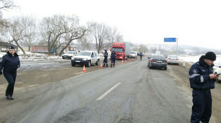 SUTE DE ŞOFERI, traşi pe dreapta. S-au ales cu procese verbale şi citaţii (FOTO)