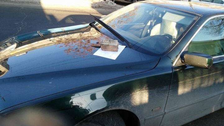 A primit o AMENINŢARE ANONIMĂ. Ce a păţit un şofer din Capitală (FOTO)