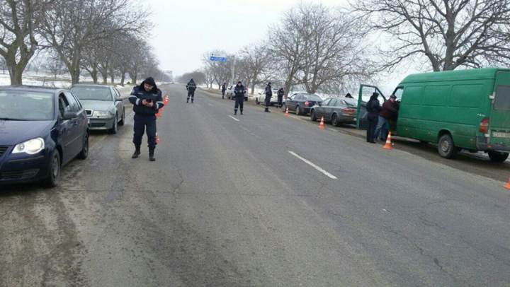 SUTE DE ŞOFERI, traşi pe dreapta. S-au ales cu procese verbale şi citaţii (FOTO)