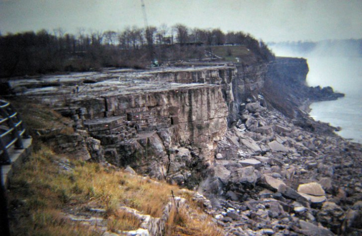 IMAGINI ce par desprinse dintr-un film despre APOCALIPSĂ! Cum arată Cascada Niagara secată (FOTO)