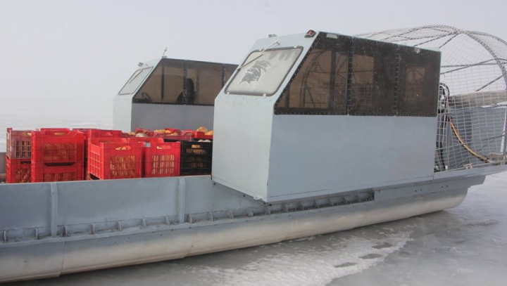 Aeroglisorul adus la Molovata ESTE FUNCŢIONAL. A transportat produse alimentare și pasageri (FOTOREPORT)