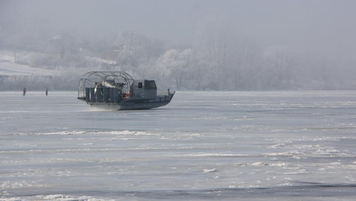 Aeroglisorul adus la Molovata ESTE FUNCŢIONAL. A transportat produse alimentare și pasageri (FOTOREPORT)