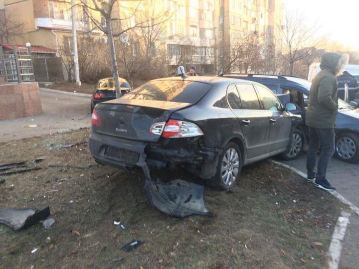 ACCIDENT GROAZNIC la Ciocana! Patru maşini au fost făcute ZOB (FOTO)