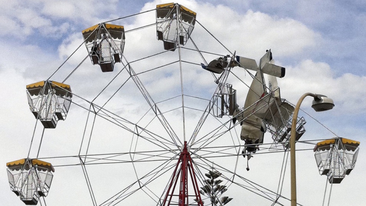 Distracţie cu senzații nedorite! Oameni BLOCAŢI într-un parc de distracţii din Australia