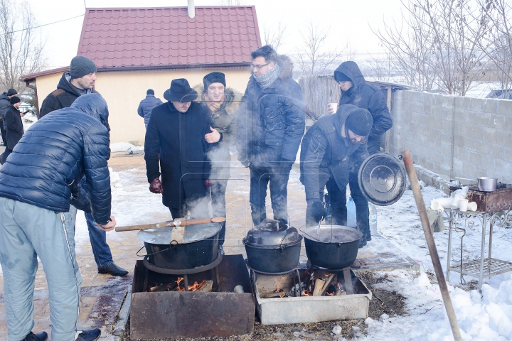 Boboteaza în satul Ratuş. Cum au sărbătorit localnicii (FOTO)