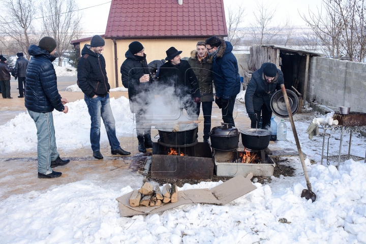 Boboteaza în satul Ratuş. Cum au sărbătorit localnicii (FOTO)