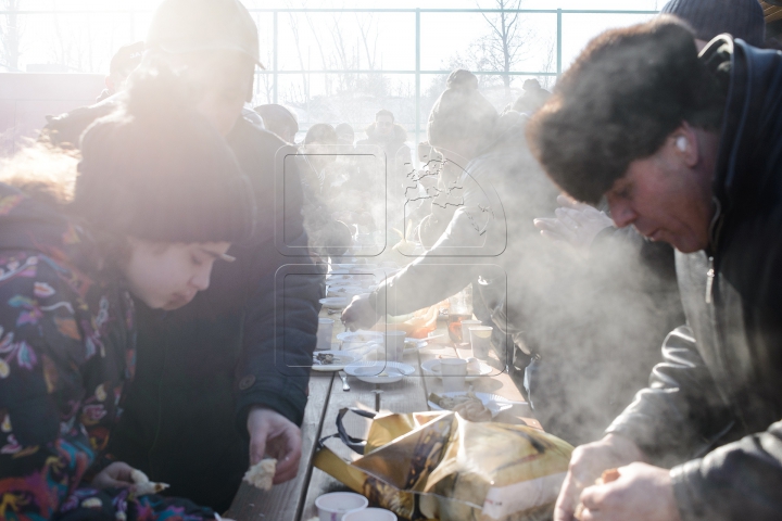 Boboteaza în satul Ratuş. Cum au sărbătorit localnicii (FOTO)