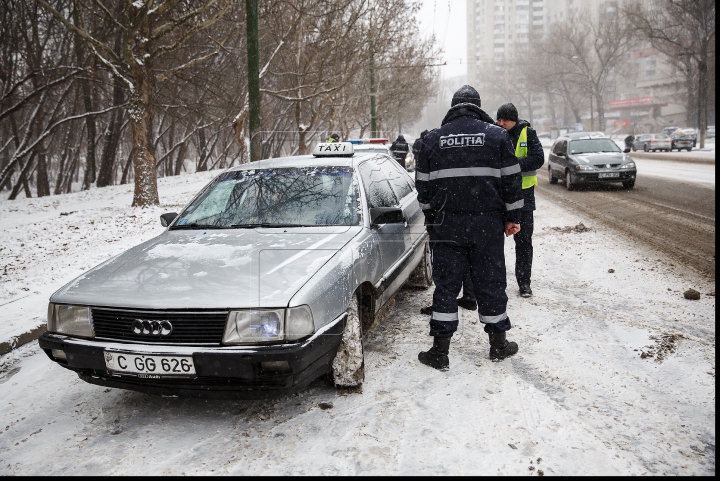 Poliţia de patrulare, cu ochii pe şoferi. Reprezentanţii INP au făcut razii prin Capitală (FOTOREPORT)