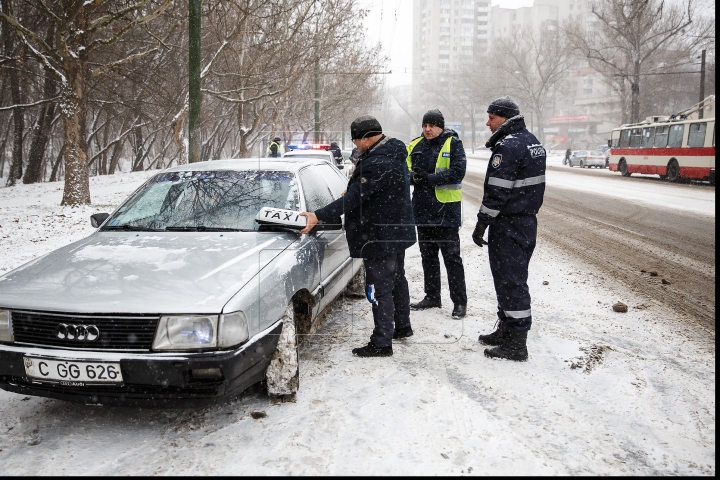 Poliţia de patrulare, cu ochii pe şoferi. Reprezentanţii INP au făcut razii prin Capitală (FOTOREPORT)