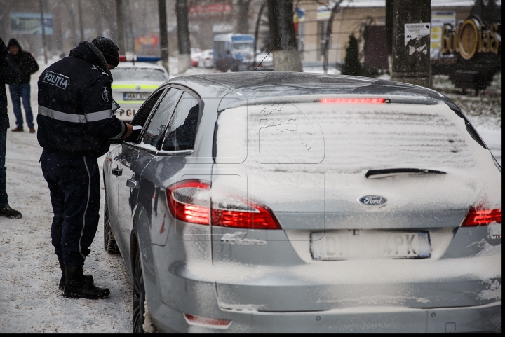 Poliţia de patrulare, cu ochii pe şoferi. Reprezentanţii INP au făcut razii prin Capitală (FOTOREPORT)