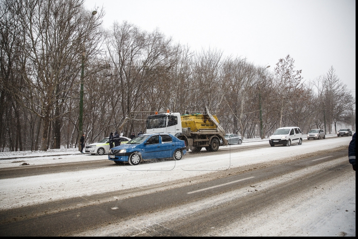 Poliţia de patrulare, cu ochii pe şoferi. Reprezentanţii INP au făcut razii prin Capitală (FOTOREPORT)