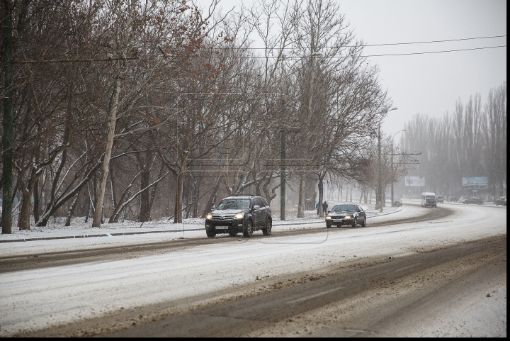 VISCOL PUTERNIC şi NINGE! Iarna a pus stăpânire pe ţară! Cum se circulă în Capitală şi ce spun meteorologii