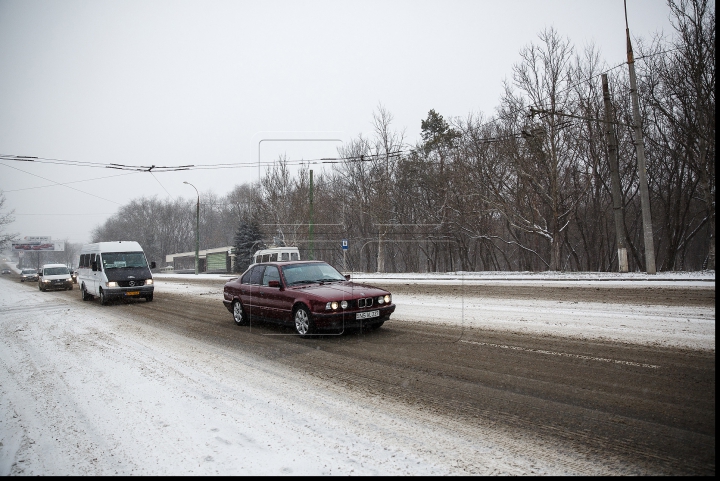 VISCOL PUTERNIC şi NINGE! Iarna a pus stăpânire pe ţară! Cum se circulă în Capitală şi ce spun meteorologii