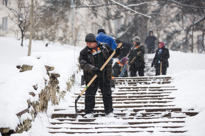 COD GALBEN de NINSORI PUTERNICE în Chișinău. Cum a arătat Capitala înzăpezită (FOTO)