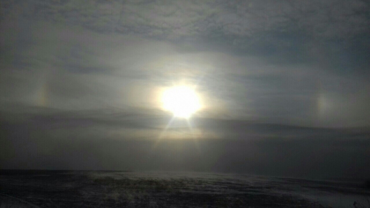 FENOMEN EXTREM DE RAR pe cerul Moldovei! Oamenii au fotografiat ciudăţenia (GALERIE FOTO)