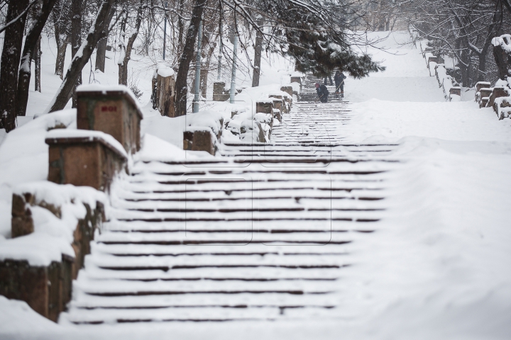 COD GALBEN de NINSORI PUTERNICE în Chișinău. Cum a arătat Capitala înzăpezită (FOTO)