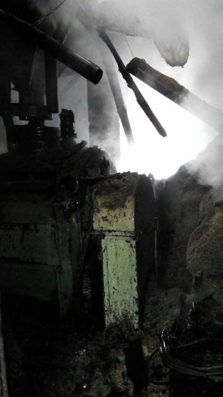 Pompierii în alertă! O moară din satul Buţeni A LUAT FOC (FOTO)