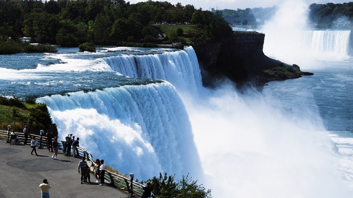 IMAGINI ce par desprinse dintr-un film despre APOCALIPSĂ! Cum arată Cascada Niagara secată (FOTO)