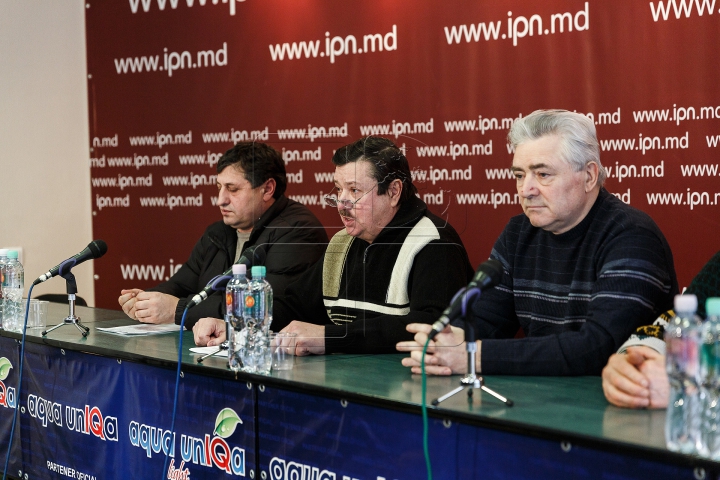 Lideri ai "DA" părăsesc partidul: "Năstase manipulează cu nevoile cetăţenilor în interesele proprii"