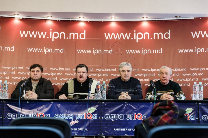 Lideri ai "DA" părăsesc partidul: "Năstase manipulează cu nevoile cetăţenilor în interesele proprii"