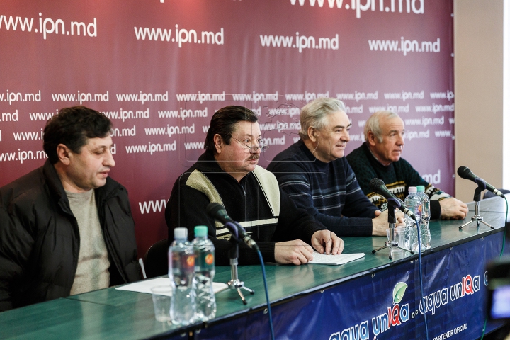 Lideri ai "DA" părăsesc partidul: "Năstase manipulează cu nevoile cetăţenilor în interesele proprii"