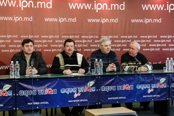 Lideri ai "DA" părăsesc partidul: "Năstase manipulează cu nevoile cetăţenilor în interesele proprii"