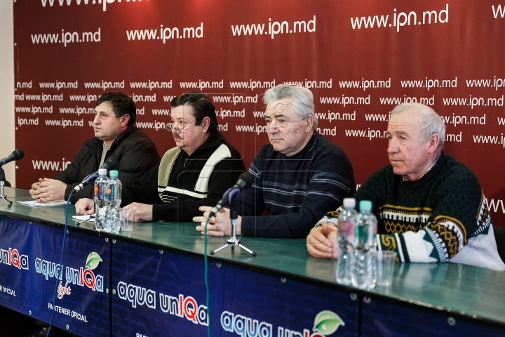 Lideri ai "DA" părăsesc partidul: "Năstase manipulează cu nevoile cetăţenilor în interesele proprii"