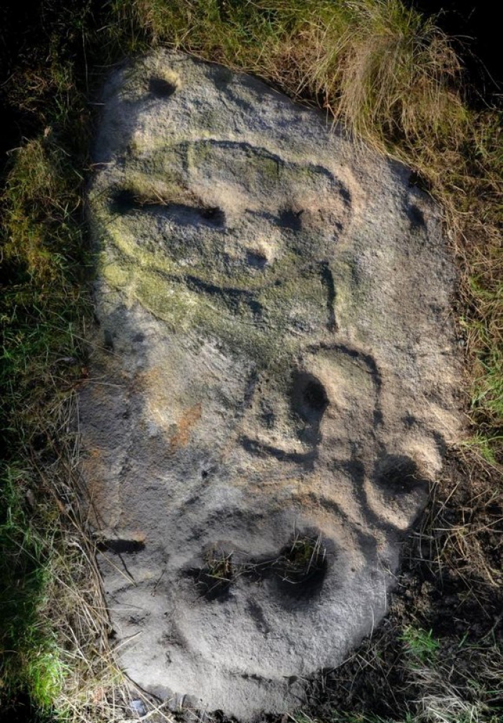 S-a descoperit un SELFIE PREISTORIC! A fost cioplit în piatră de un om al cavernelor (FOTO)