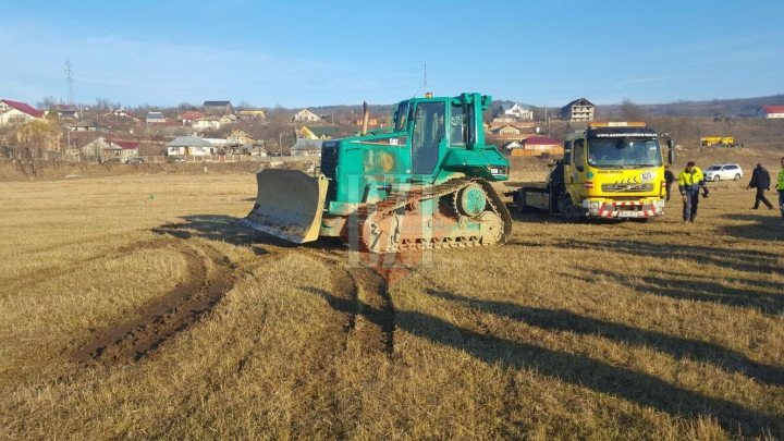 Un TIR înmatriculat în Moldova s-a răsturnat în România. Șoferul era în stare de ebrietate (FOTO/VIDEO)