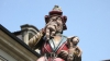 O statuie BIZARĂ din capitala Elveţiei ŞOCHEAZĂ trecătorii