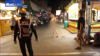 NO COMMENT! Un rus se plimbă în PIELEA GOALĂ pe stradă şi ameninţă trecătorii cu CUŢITUL (VIDEO 18+)
