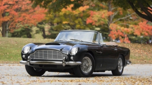 ADEVĂRATE BIJUTERII! Colecționarii de mașini retro și-au dat întâlnire la Retromobile Week Paris