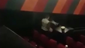 Fifty Shades... inspiră? Doi tineri, filmaţi în timp ce făceau sex la cinema (VIDEO 18+)