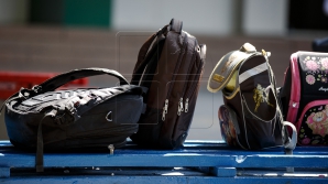 SCHEME DUBIOASE: Cum se îmbogăţesc agenţii economici din Chişinău pe spatele şcolilor şi elevilor