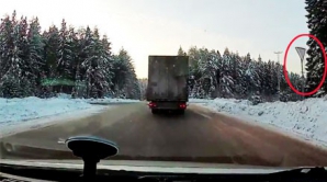 ACCIDENT GROAZNIC: Şoferul unui camion a zburat pe geam (VIDEO ŞOCANT)
