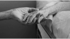 Imaginea ŞOCANTĂ care a impresionat întreaga lume! Şi-a cărat soţia moartă în spate 10 kilometri