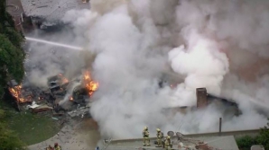 Un avion s-a prăbușit peste două case din sudul Californiei. Patru persoane şi-au pierdut viaţa