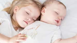 STUDIU: Primii născuţi au capacităti de gândire superioare urmatorilor copii din familie