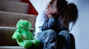 ALARMANT: Câţi copii cu părinţi plecaţi peste hotare au fost VICTIME sau au comis INFRACŢIUNI